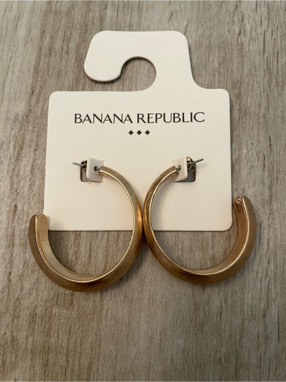 Banana Republic Gold Tone Hoop Earrings, NWT